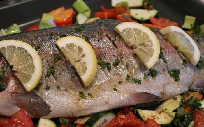 ۵ توصیه برای از بین بردن بوی ماهی از آشپزخانه