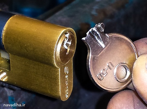 شکستن کلید توی قفل در