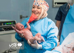 وقتی نوزاد در بدو تولد، ماسک پزشکش را برداشت